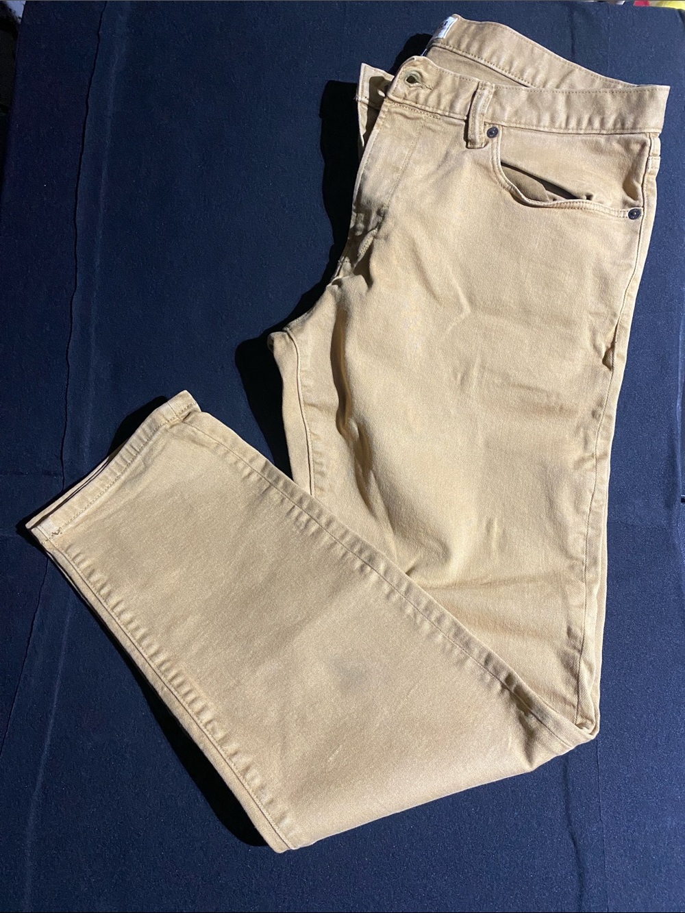 Todd Snyder Slim Straight Jeans in Khaki